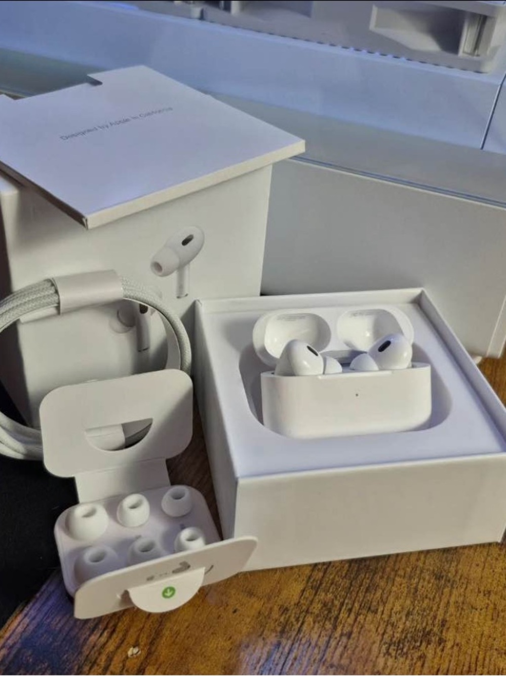 Apple White Wireless Earbuds with Charging Case